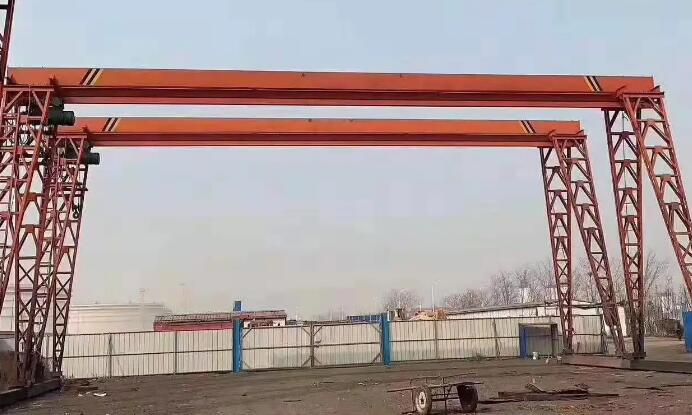 龍門吊設(shè)備電動機的絕緣層構(gòu)造，是根據(jù)電流量尺寸或是工作電壓多少明確?